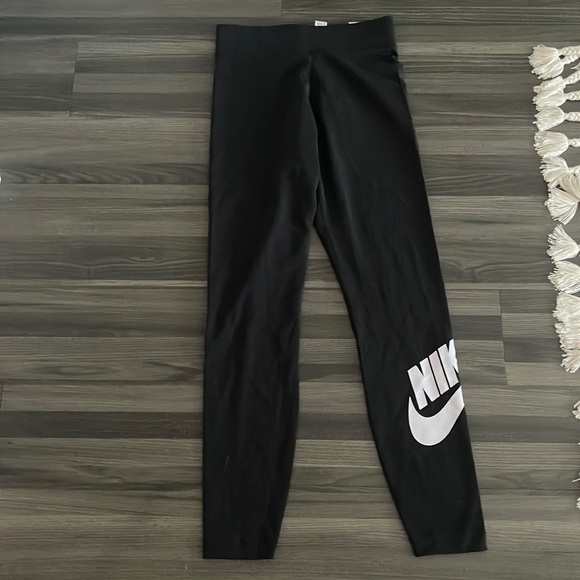 NWT Nike windbreaker (FREE leggings) - Picture 3 of 4